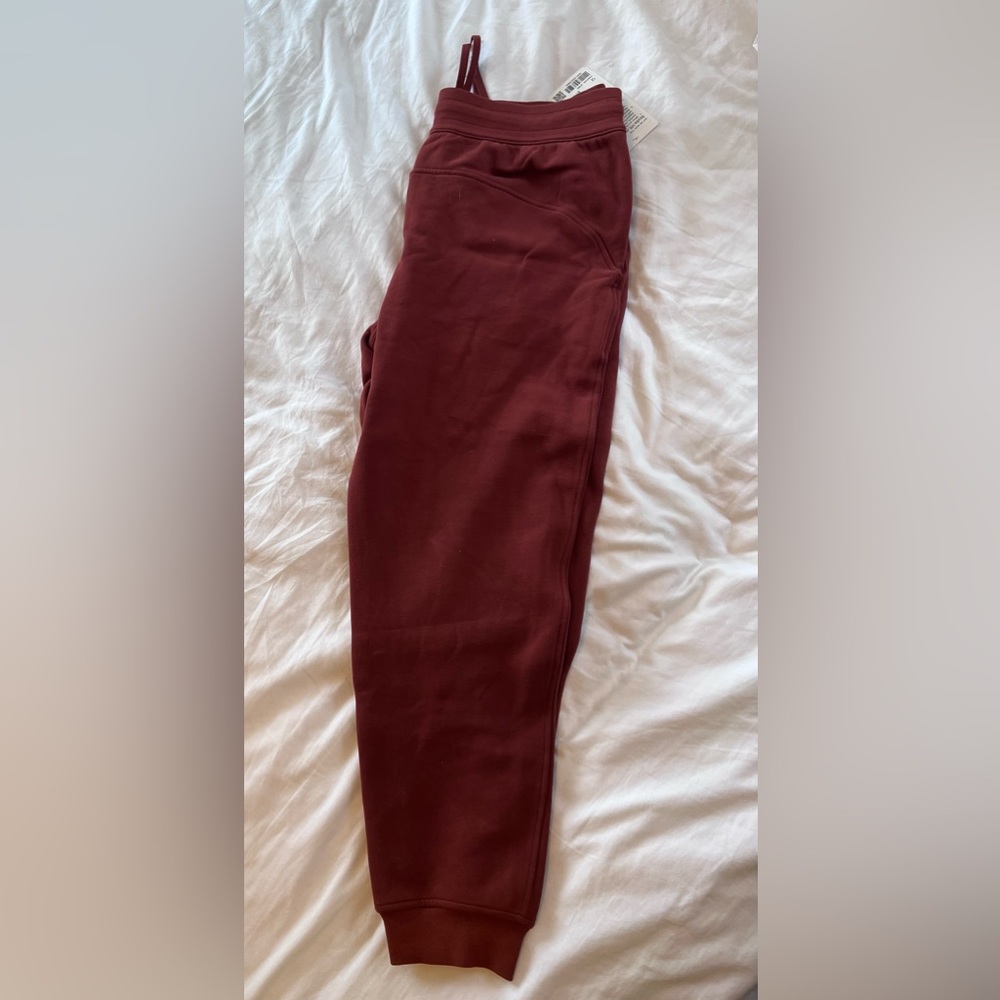 NWT Lululemon High Rise Scuba Jogger